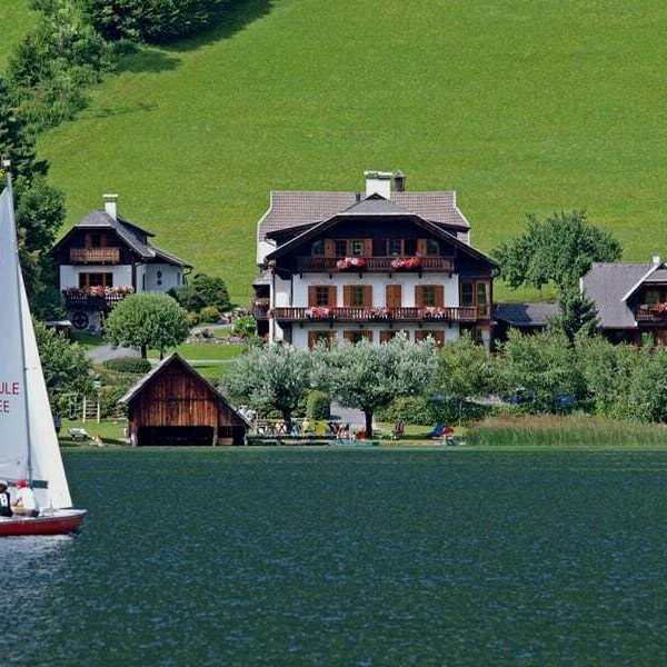 Obergasserhof mit privatem Strand