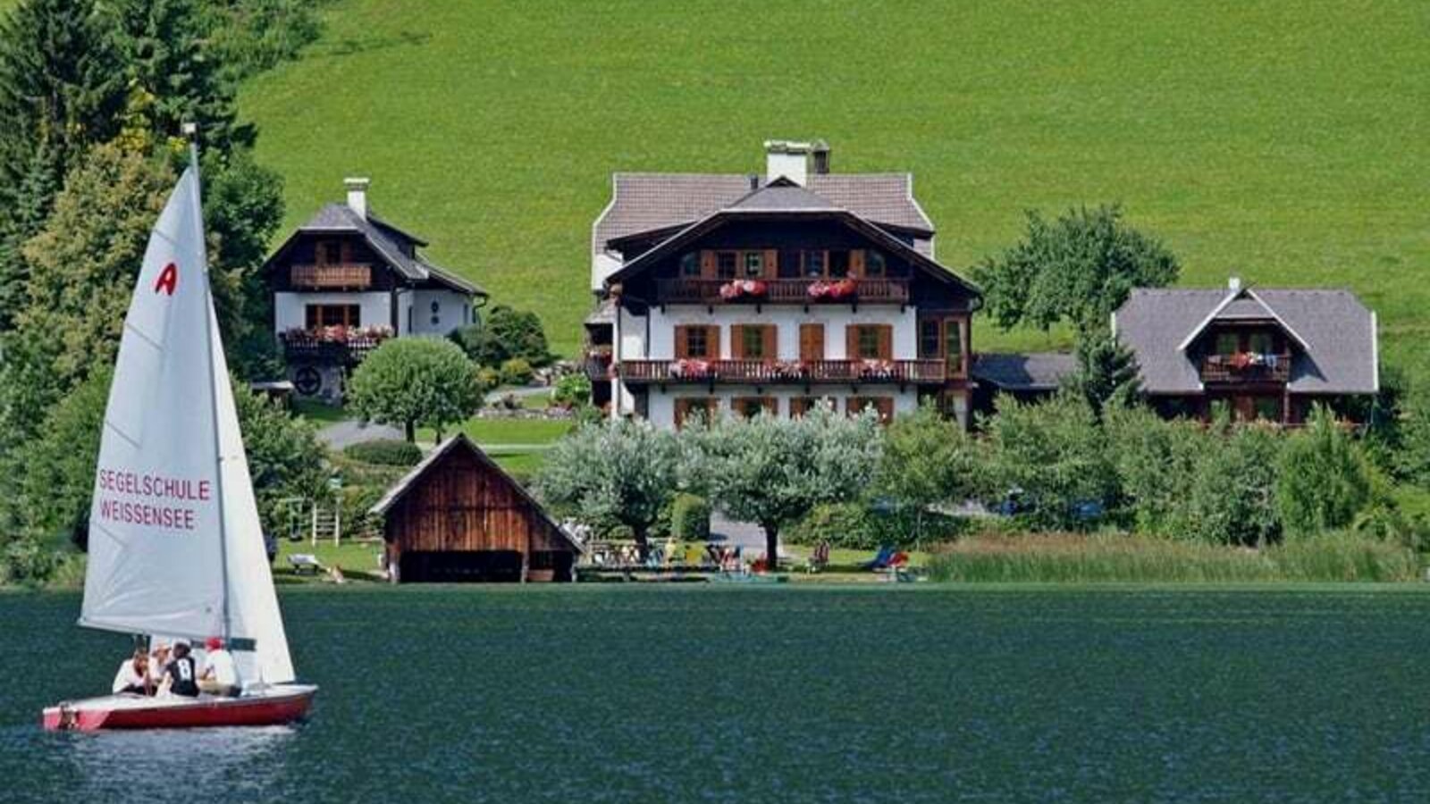 Obergasserhof mit privatem Strand