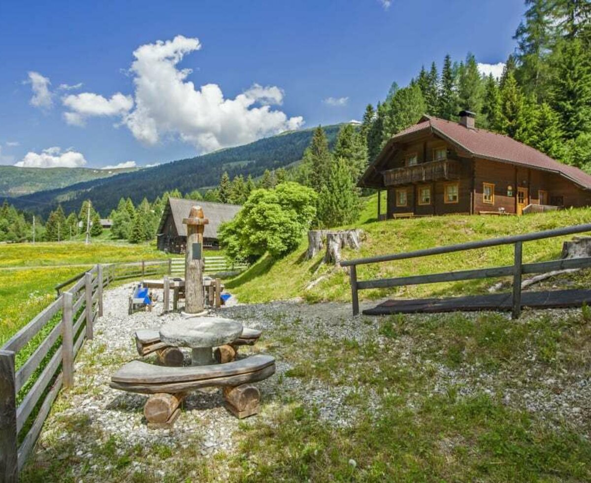 Familienalmhaus Gasser mit Wasserspielplatz