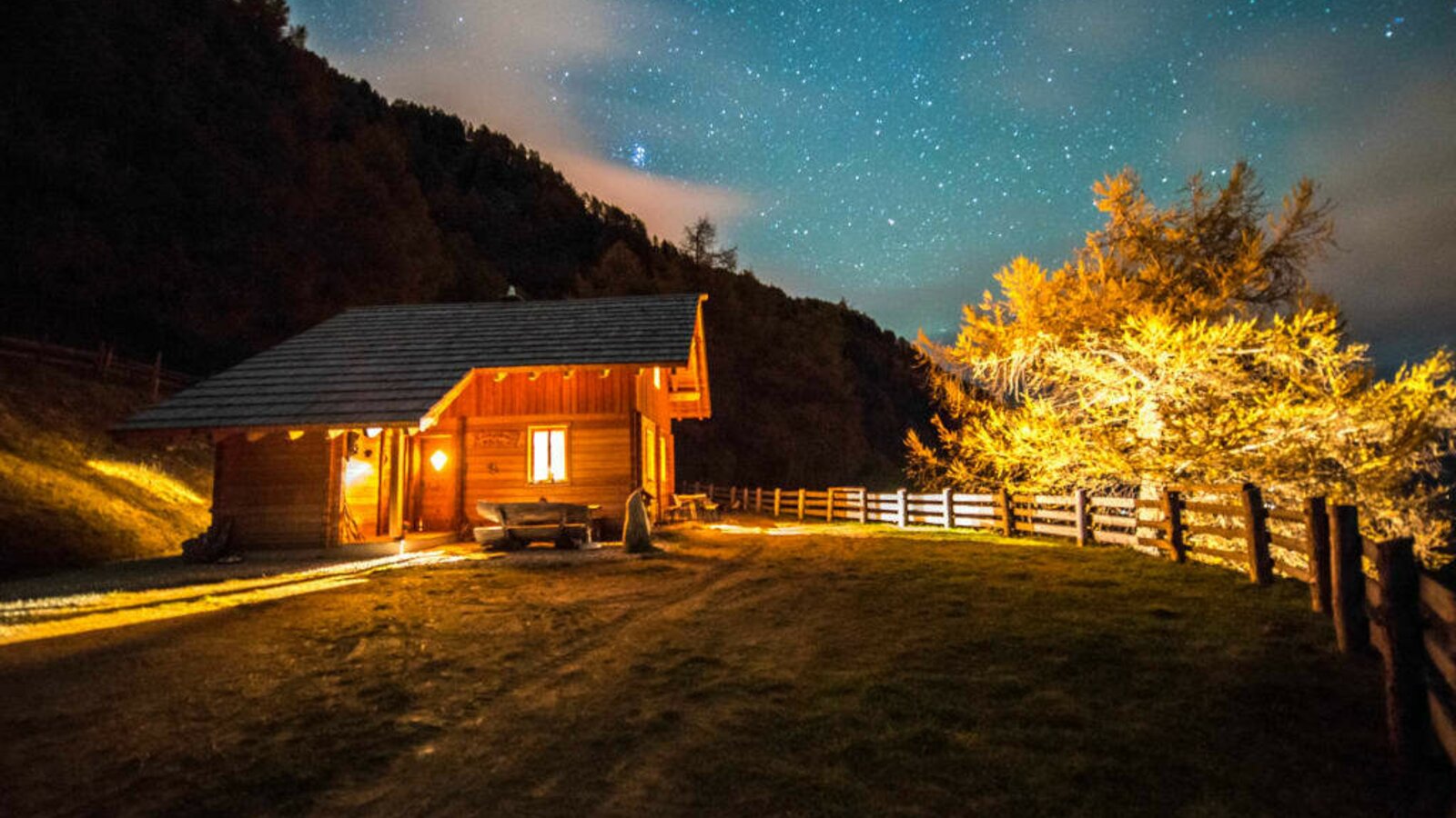 Hütte im Abendlicht | © Goldgräberhütte