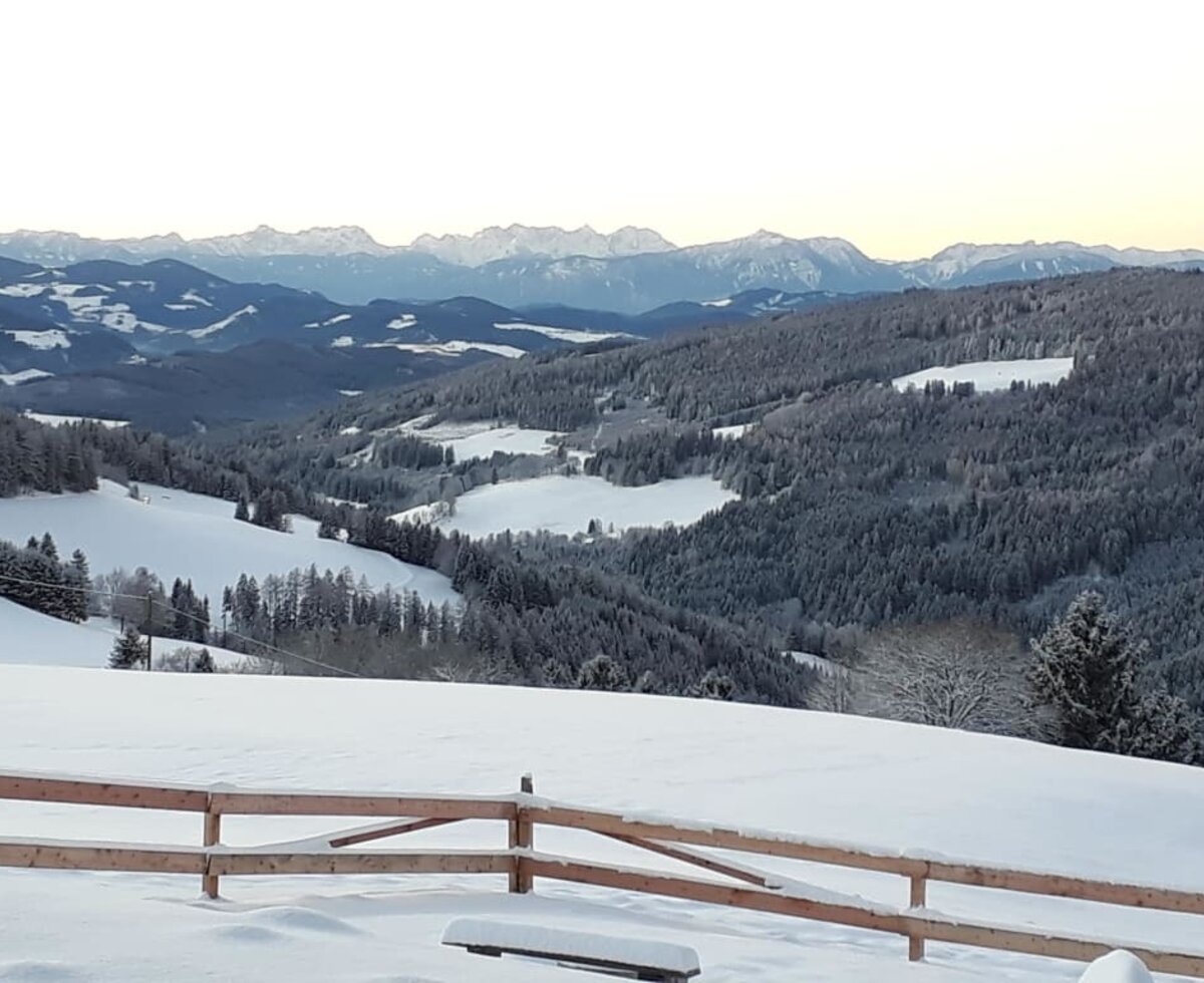 Aussicht im Winter zu den Karawanken