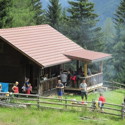 Mit Gästen bei unserer Almhütte