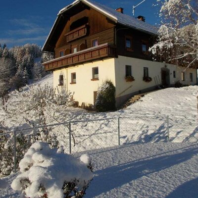 Bauernhaus in der Winterlandschaft