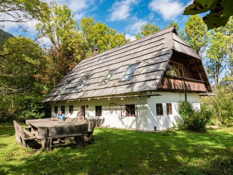 Raunighof mit Sitzplatz im Garten