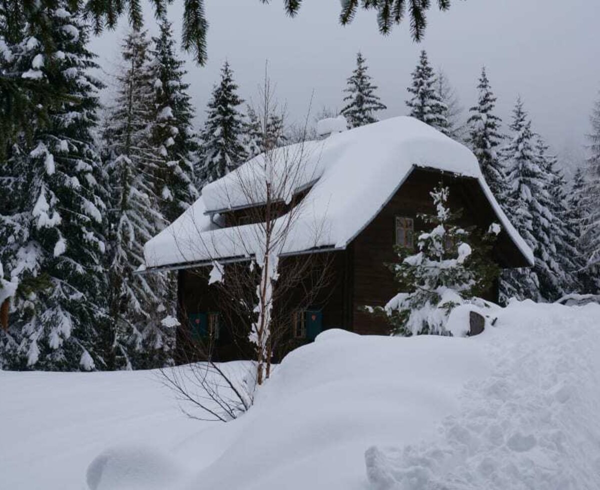 Schnee auf der Alm