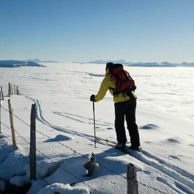 Schnee und Wolken verlaufen in einander