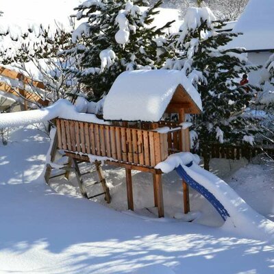 Verschneiter Garten