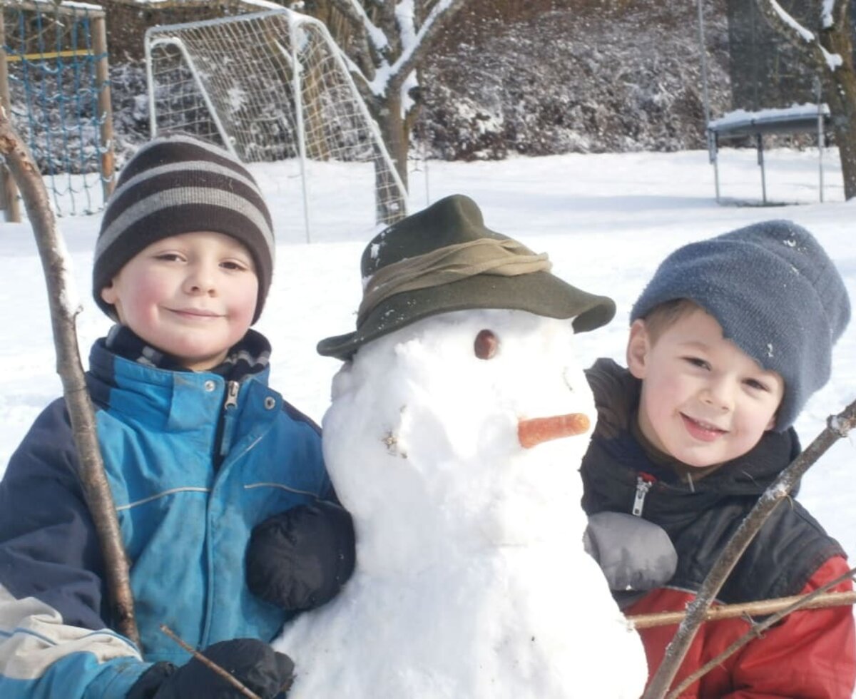 Winter Kinder und Schneemann