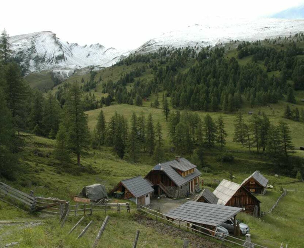 Wolfsbachhütte in wunderschönen Bergpanorama