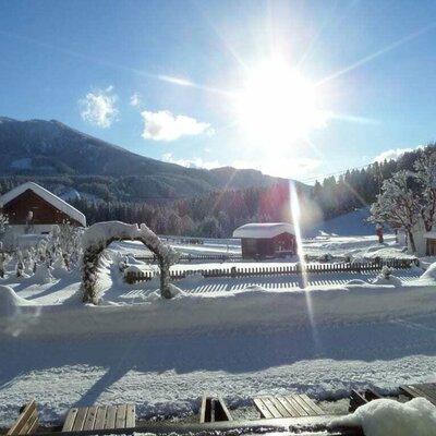 Blick vom Balkon auf die Loipe