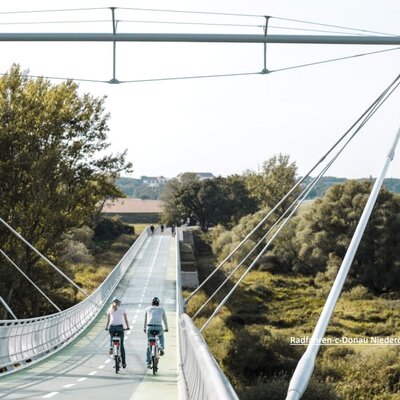 Radfahrbrücke bei Schloßhof