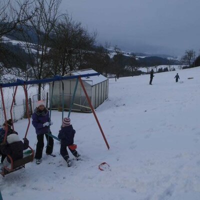 Spiel und Spaß im Schnee