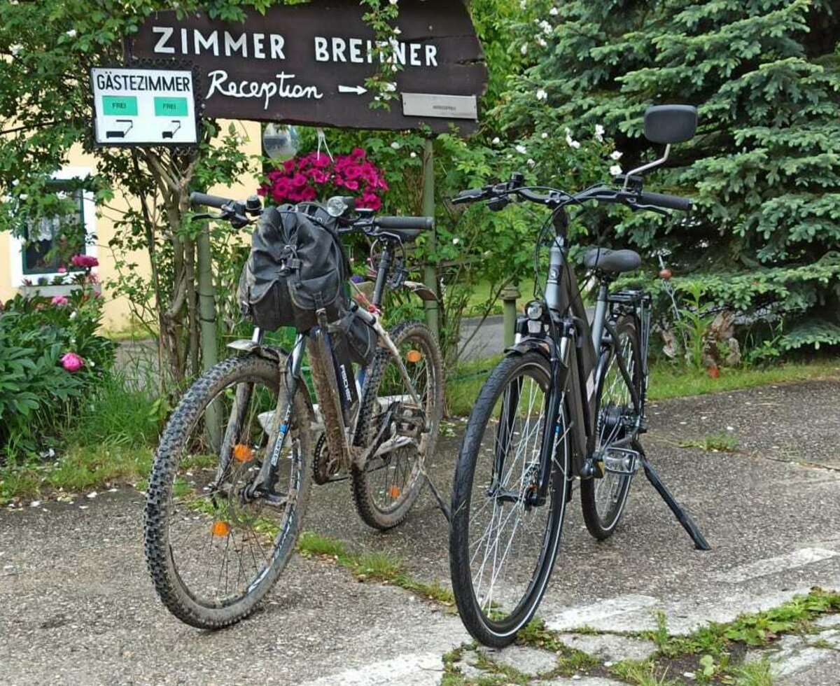 E-Bike fahren im Wienerwald  (Foto: Familie Breitner)