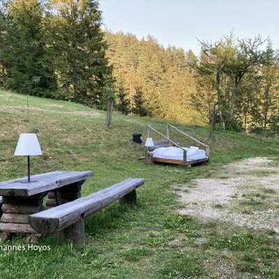 Holzknechthütte - Bett im Freien