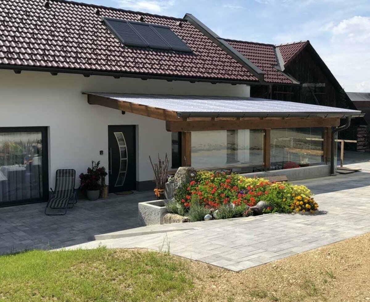 Eingangsbereich der Ferienwohnung mit Pergola