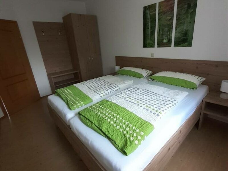 Schlafzimmer 1