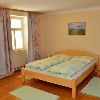 Weingut Löscher - Ferienwohnung - Schlafzimmer