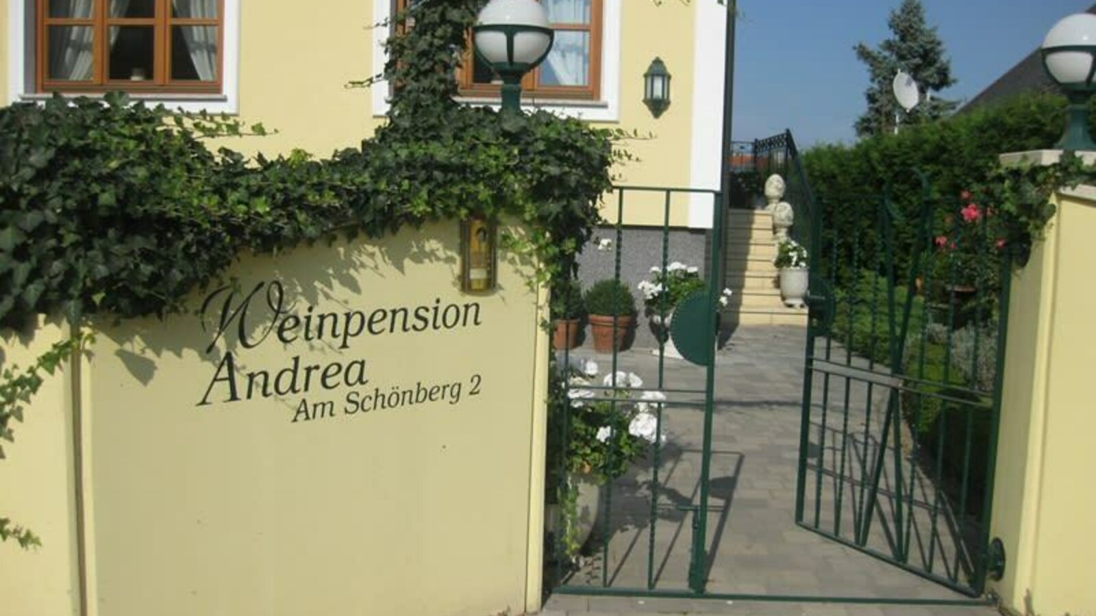 Weinpension Andrea - Zugang zum Haus