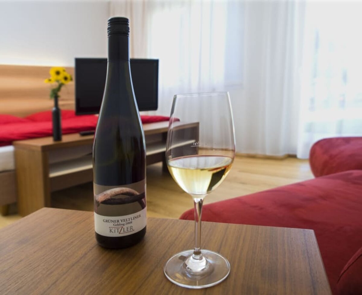 Wein genießen am Zimmer