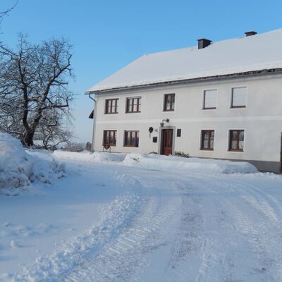 Bauernhaus im Winter