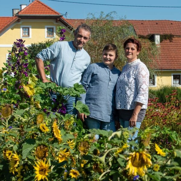 Leo, Florian und Franziska im Teegarten