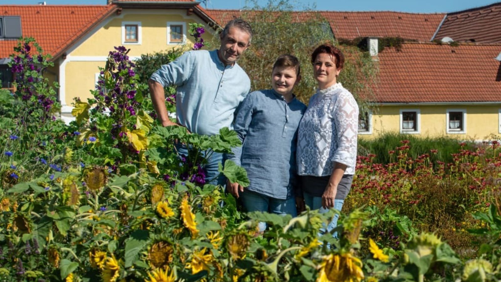 Leo, Florian und Franziska im Teegarten