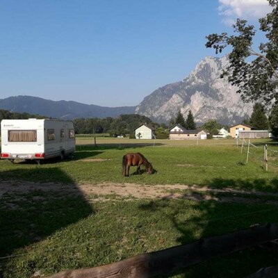 Camping-Stellplätze im Grünen