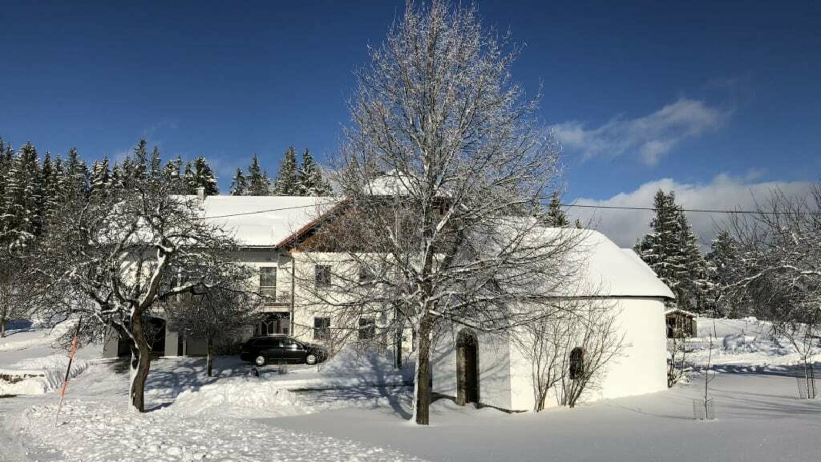 Aussenansicht mit Blick auf die Ferienwohnung im Winter