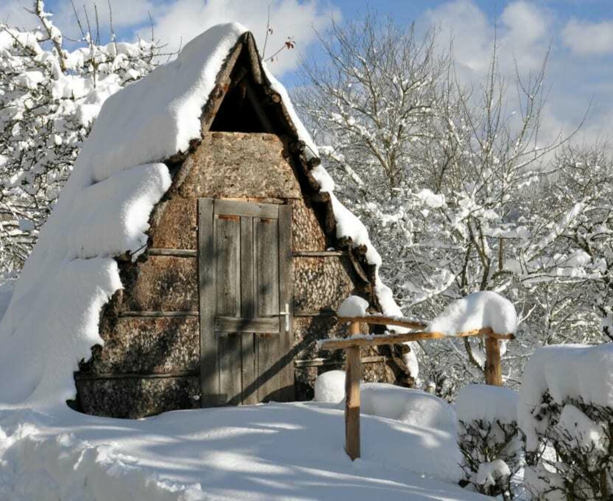 Holzknechthütte im Winter