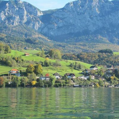 Blick vom Attersee aufs Höllengebirge