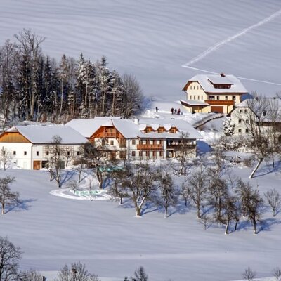 Ferienhof Peter in der Edt im Winter aus der Ferne