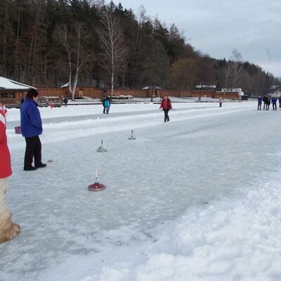 Eisstock schießen am Holzöstersee