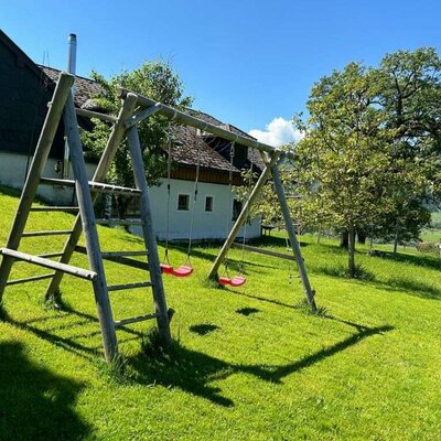 Spielplatz mit Schaukel