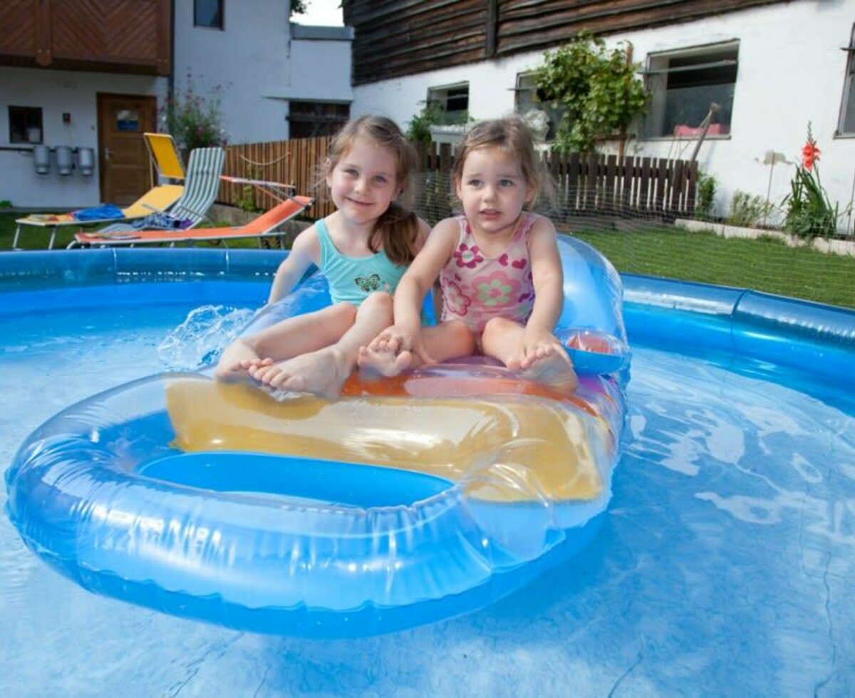 Kinderpool im Innenhof