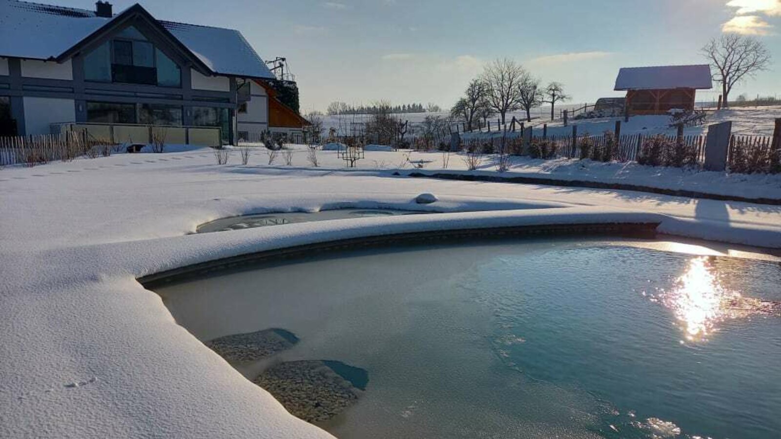 Schnatterhof Außenansicht im Winter