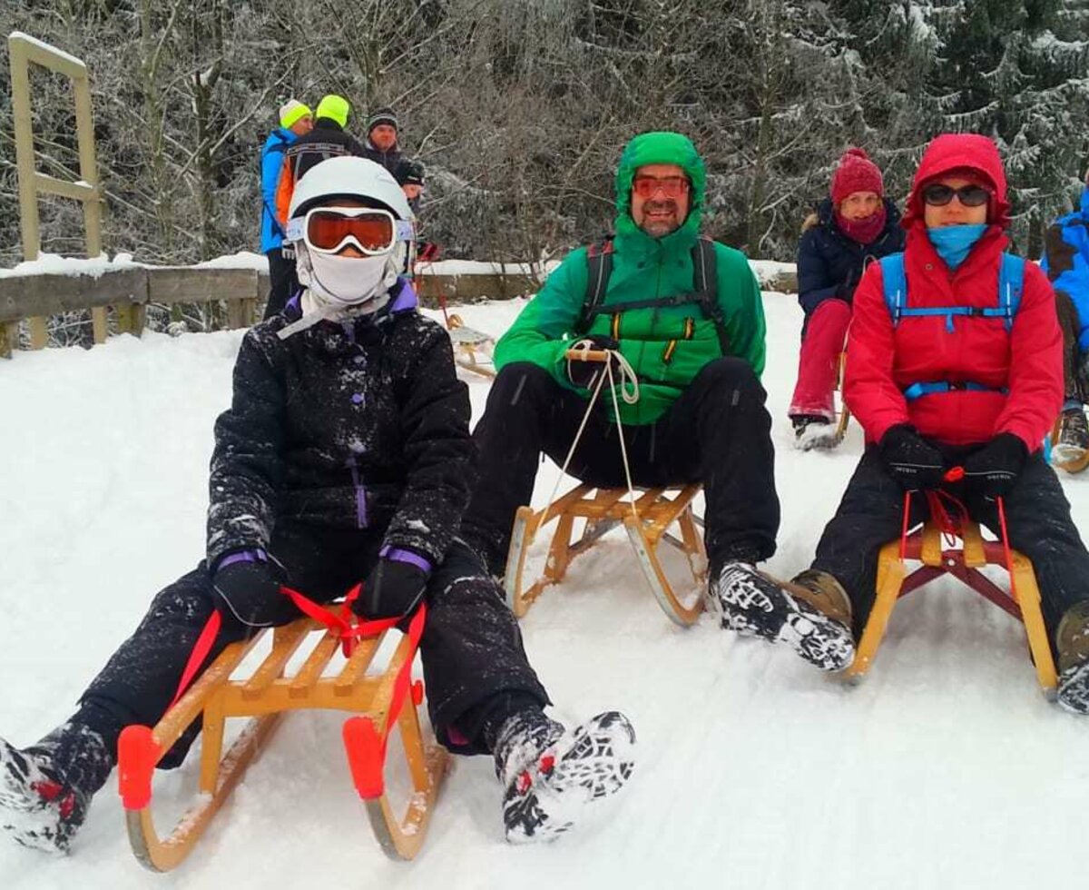 Schlitten fahren im Winter