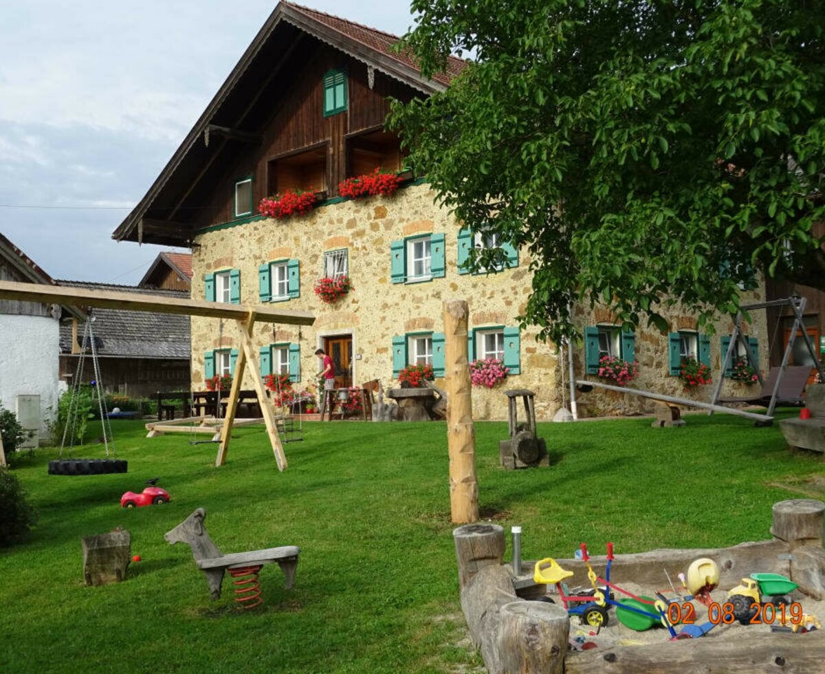 Hof mit Spielplatz