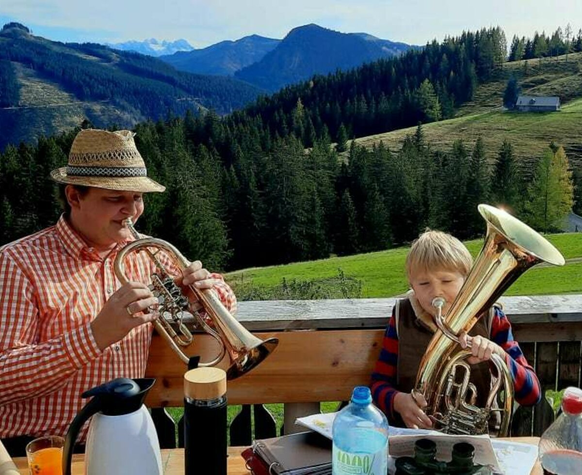 Musikanten auf der Alm.