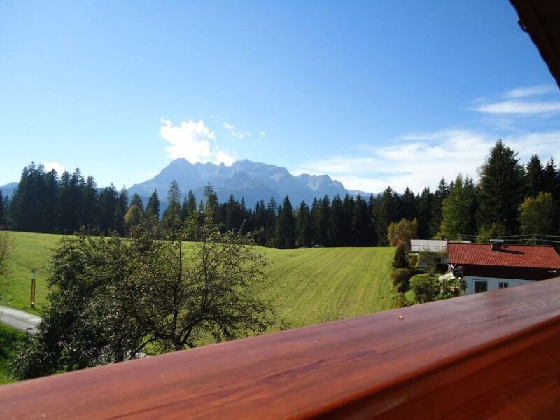 Genießen Sie das schöne Bergpanorama ringsherum