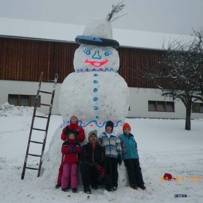 Riesenschneemann am Dorfergut