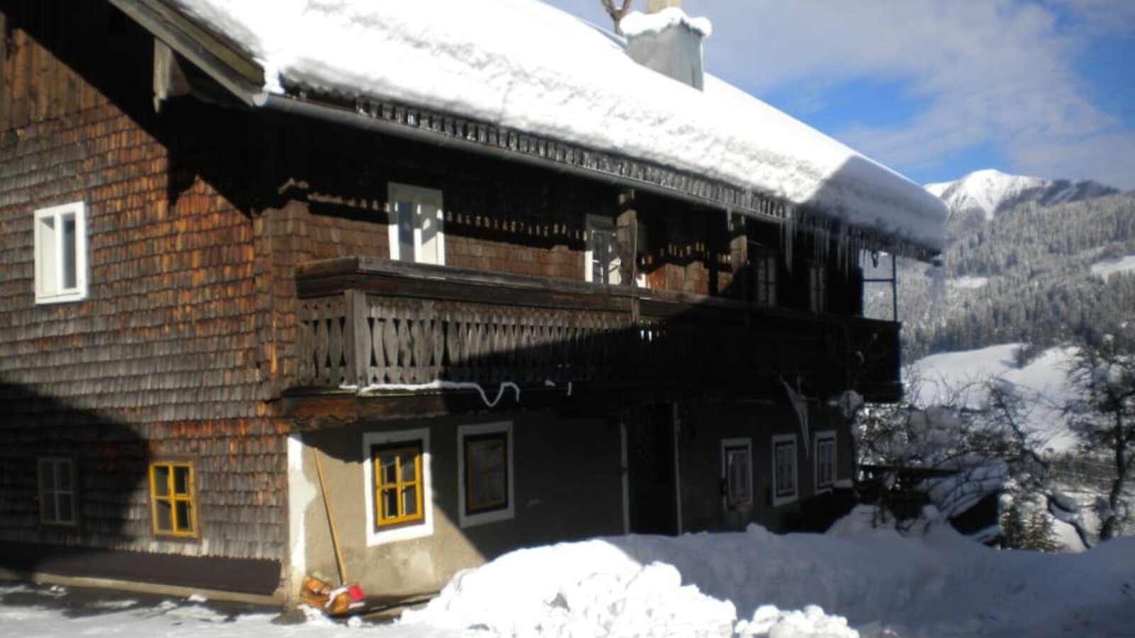 Bauernhaus im Winter