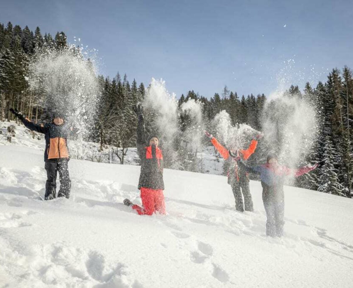 Spiel und Spaß im Schnee