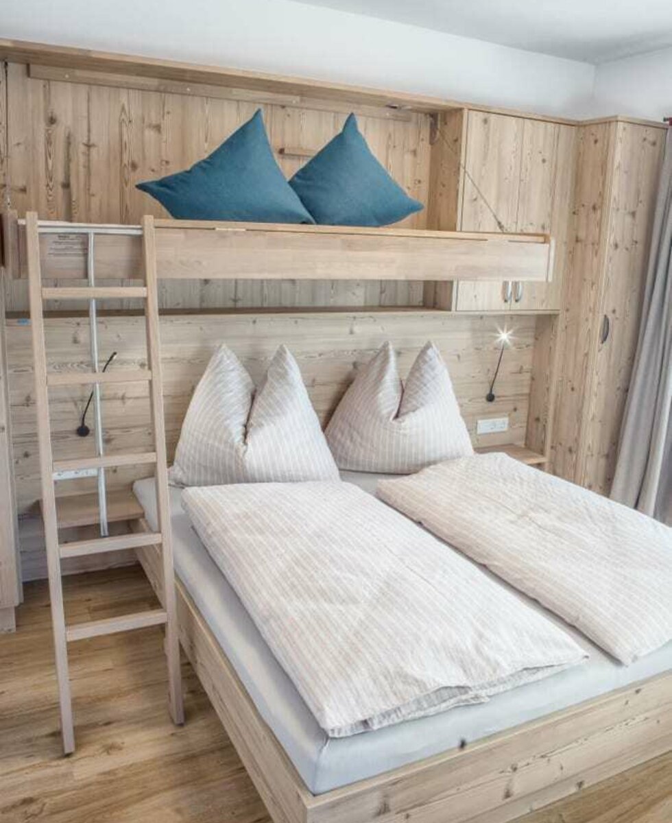 Schlafzimmer - ausklappbares Zusatzbett