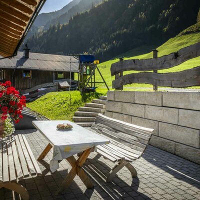 Terrasse mit Sitzmöglichkeit