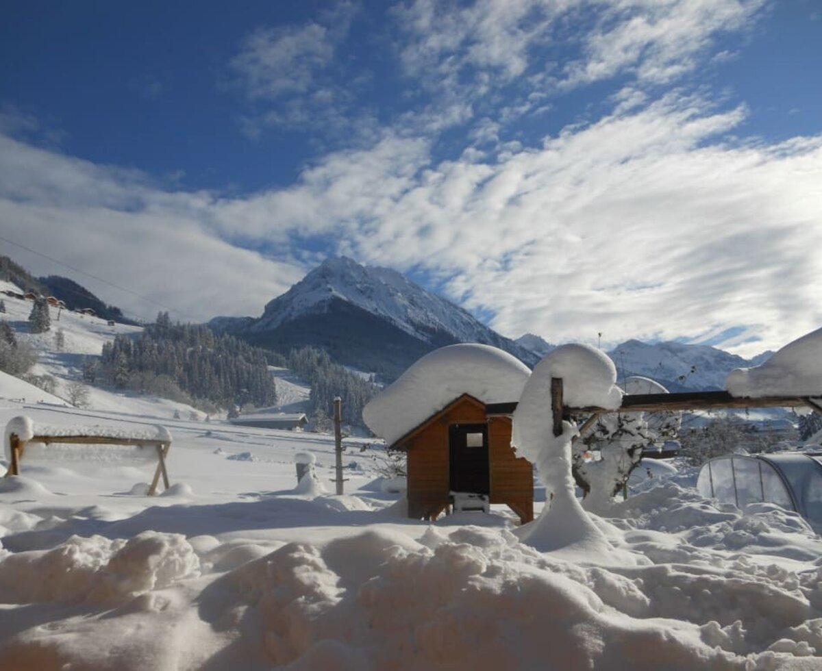 Spielplatz im Schnee