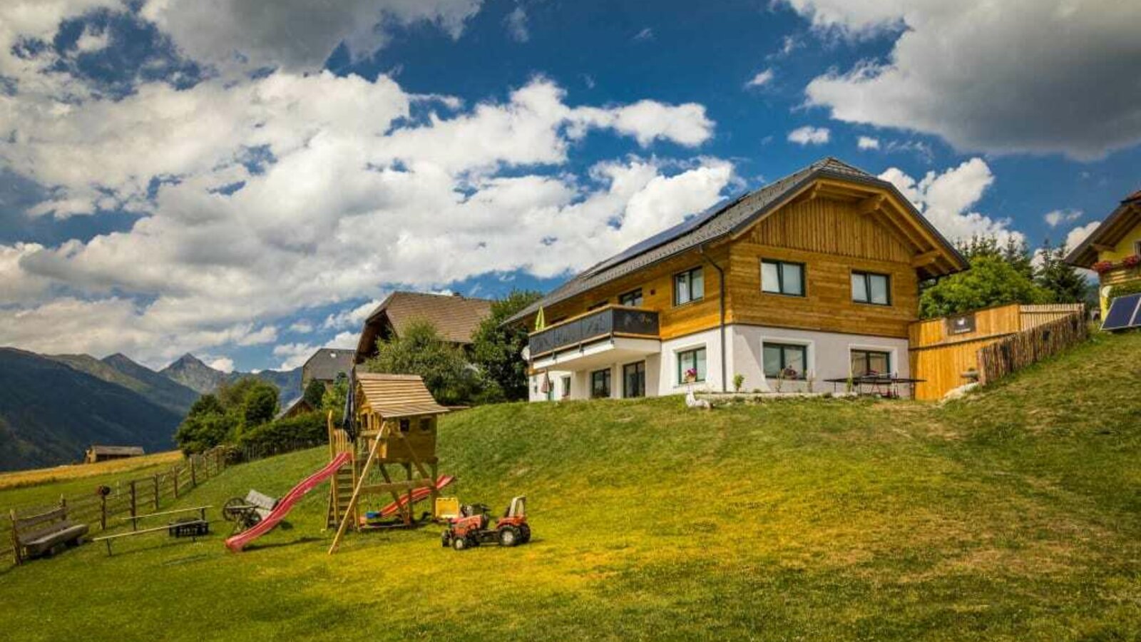 Ferienhaus mit Spielplatz