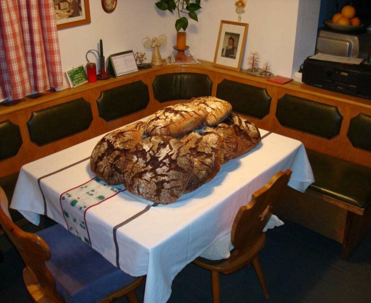 Vom Feld auf den Tisch - selbstgebackenes Bauernbrot