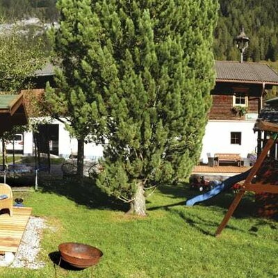 Spielplatz direkt am Hof