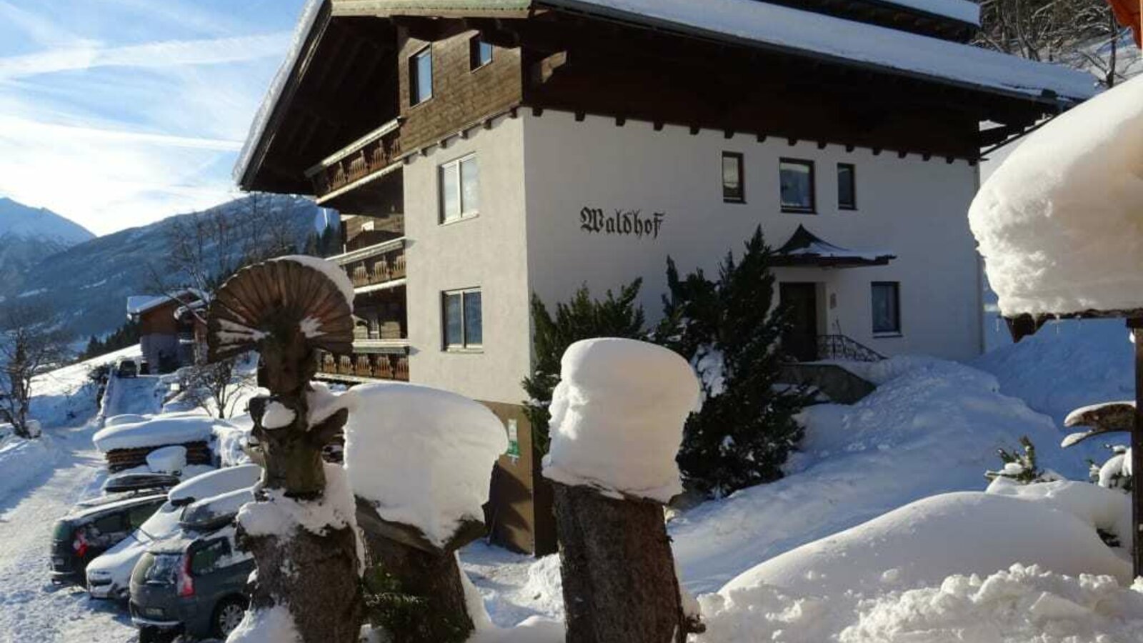 Haus Winter mit Parkplatz