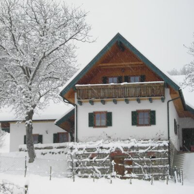 Ferienhaus im Schnee e